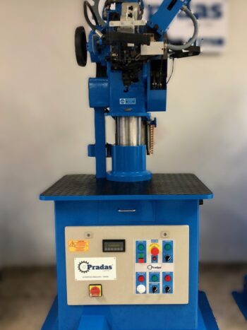 MACHINE À COUDRE LA TRÉPOINTE GIS-D (copia)